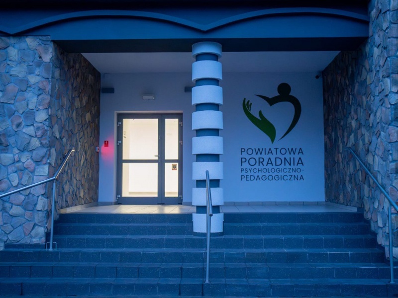 Zdjęcie wejścia poradni.